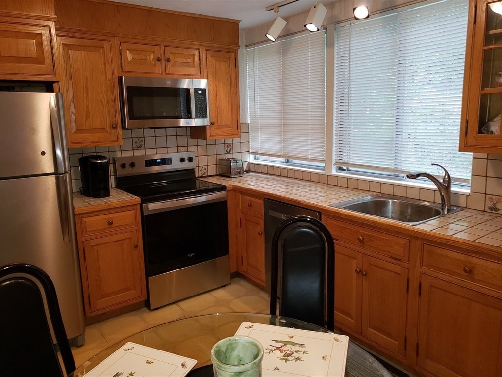 5 Longwood Drive #205, Andover, MA, 5 Longwood Drive #205, Andover, MA Photo #6