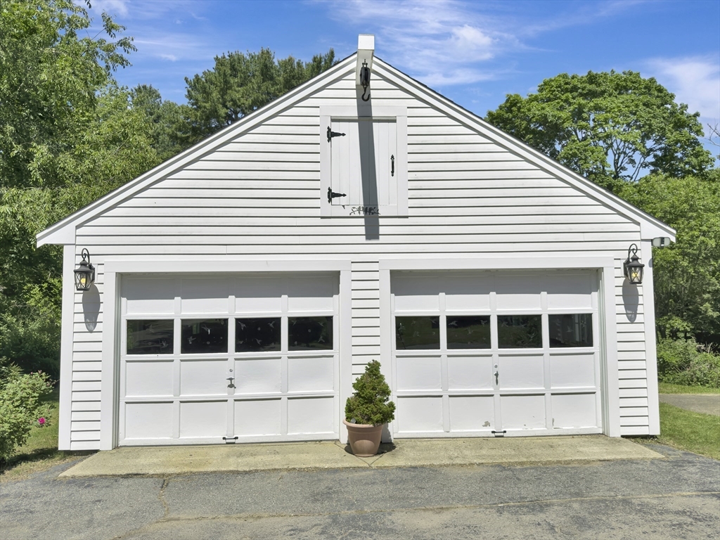 33 Indian Pond Rd
