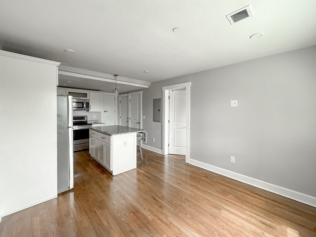 Click for 468 Salem St #2, Malden, MA slideshow Click for 468 Salem St #2, Malden, MA slideshow