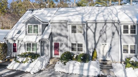 Photo of 50 Pinecrest Vlg #50, Hopkinton, MA 01748 (MLS # 73475160)