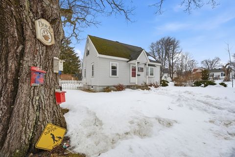 Photo of 12 Bruce St, Worcester, MA 01604 (MLS # 73484978)