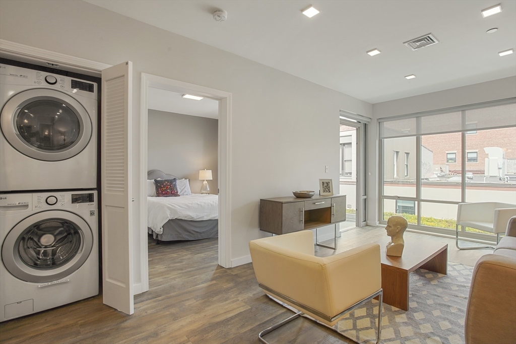 10 Essex St. 406
