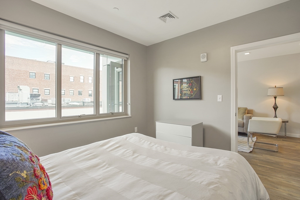 10 Essex St. 406