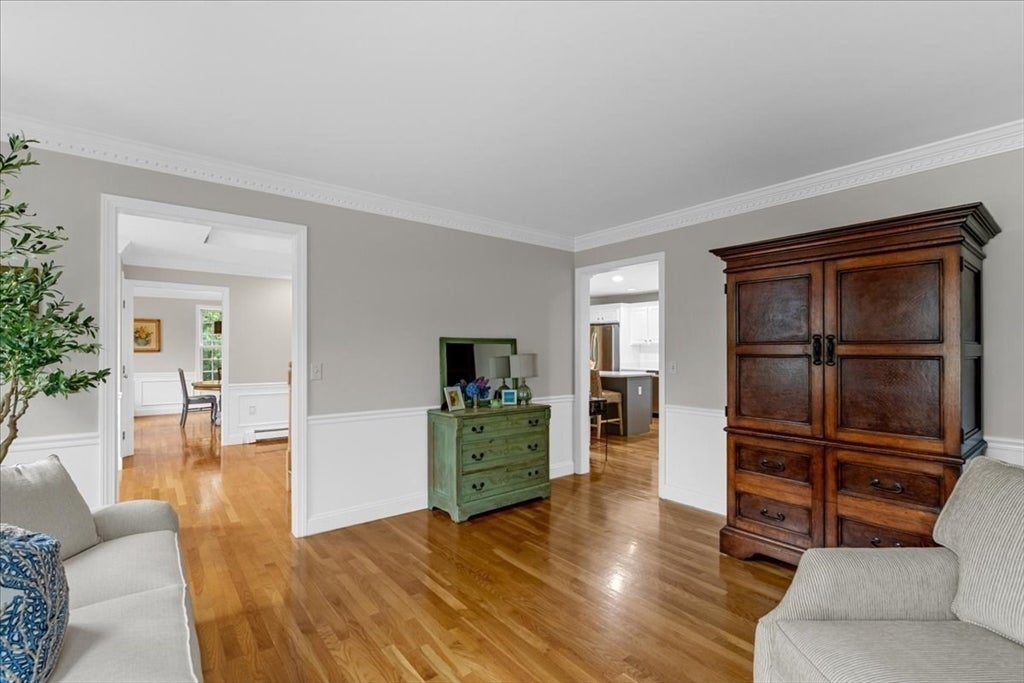 14 Windward Ln