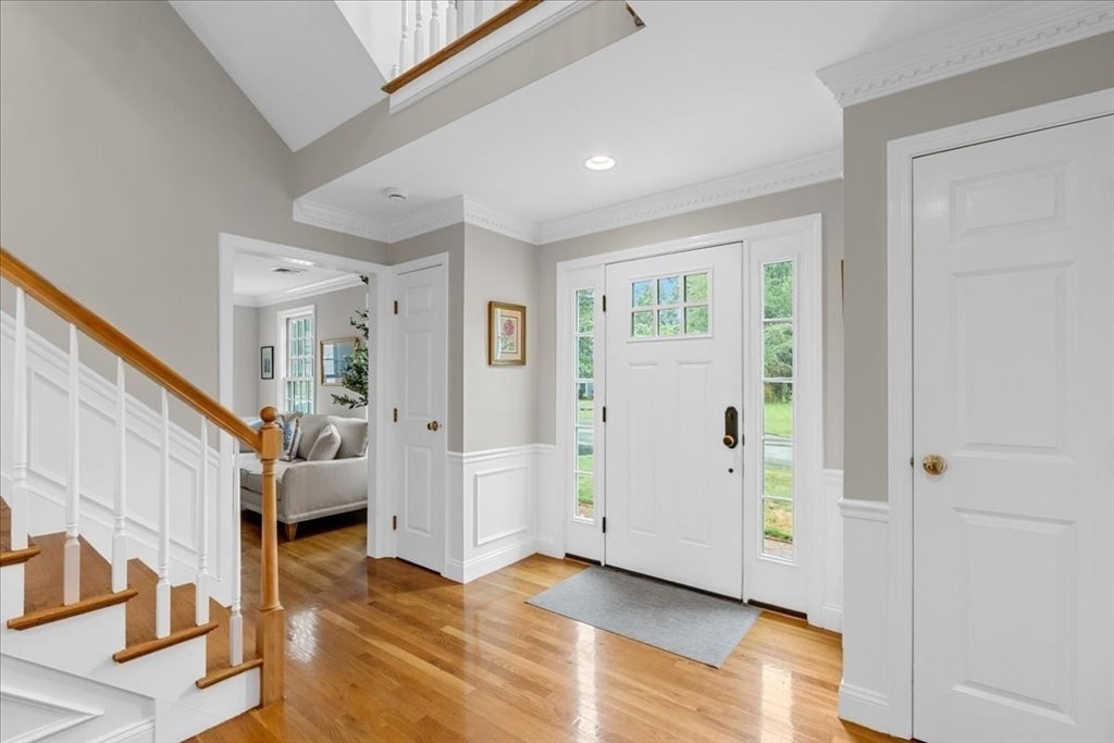 14 Windward Ln