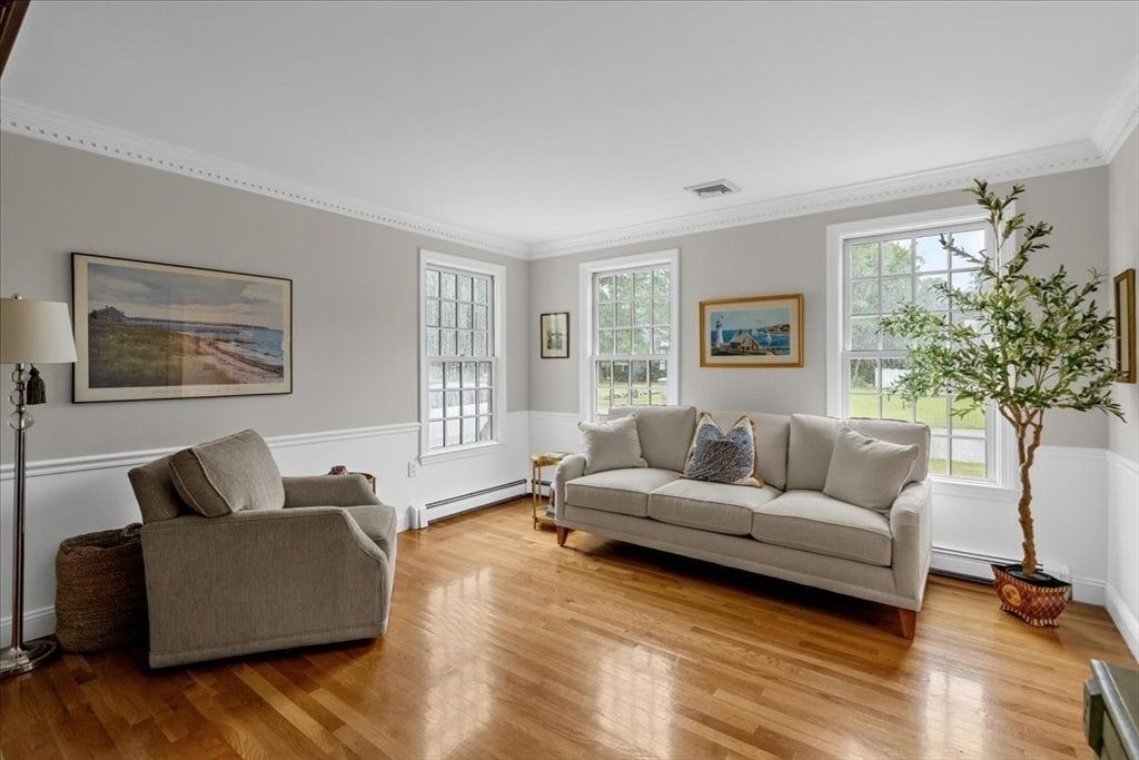 14 Windward Ln
