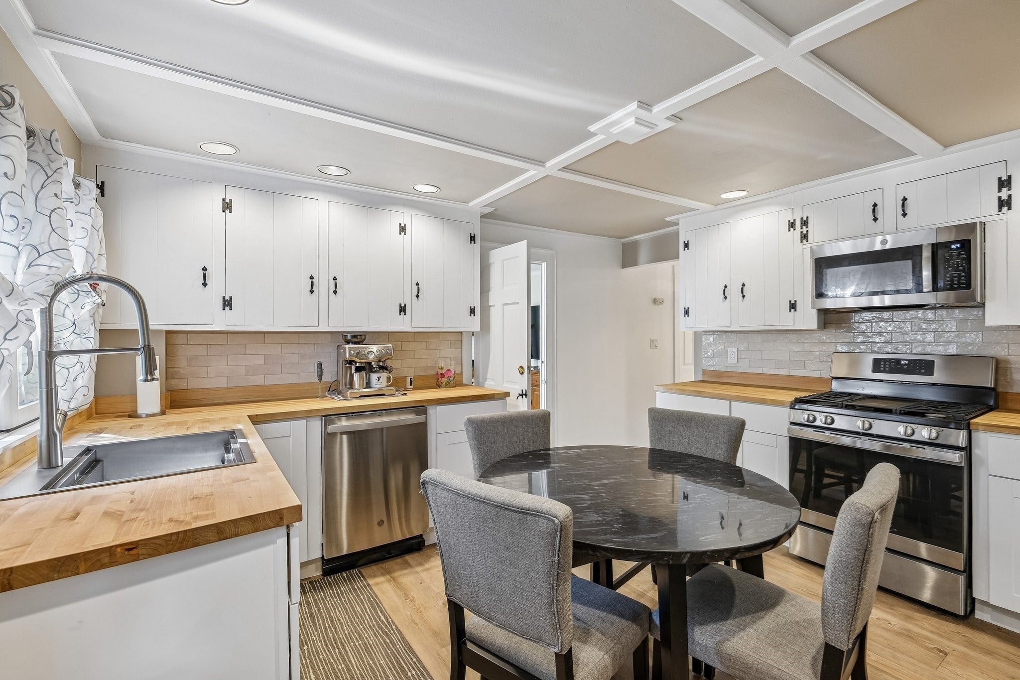 141 Hale St #2, Beverly, MA, 141 Hale St #2, Beverly, MA Photo #4