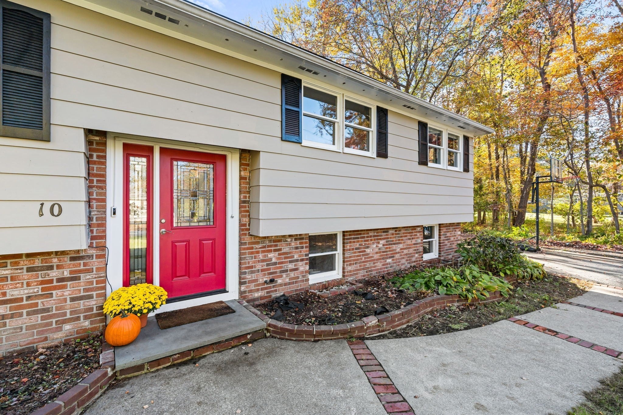 10 Garden Brook Rd