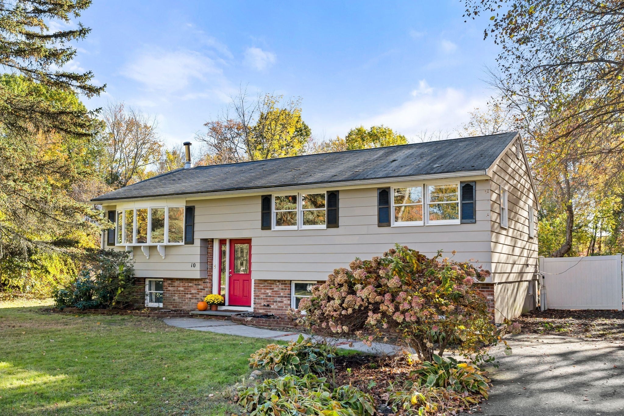 10 Garden Brook Rd