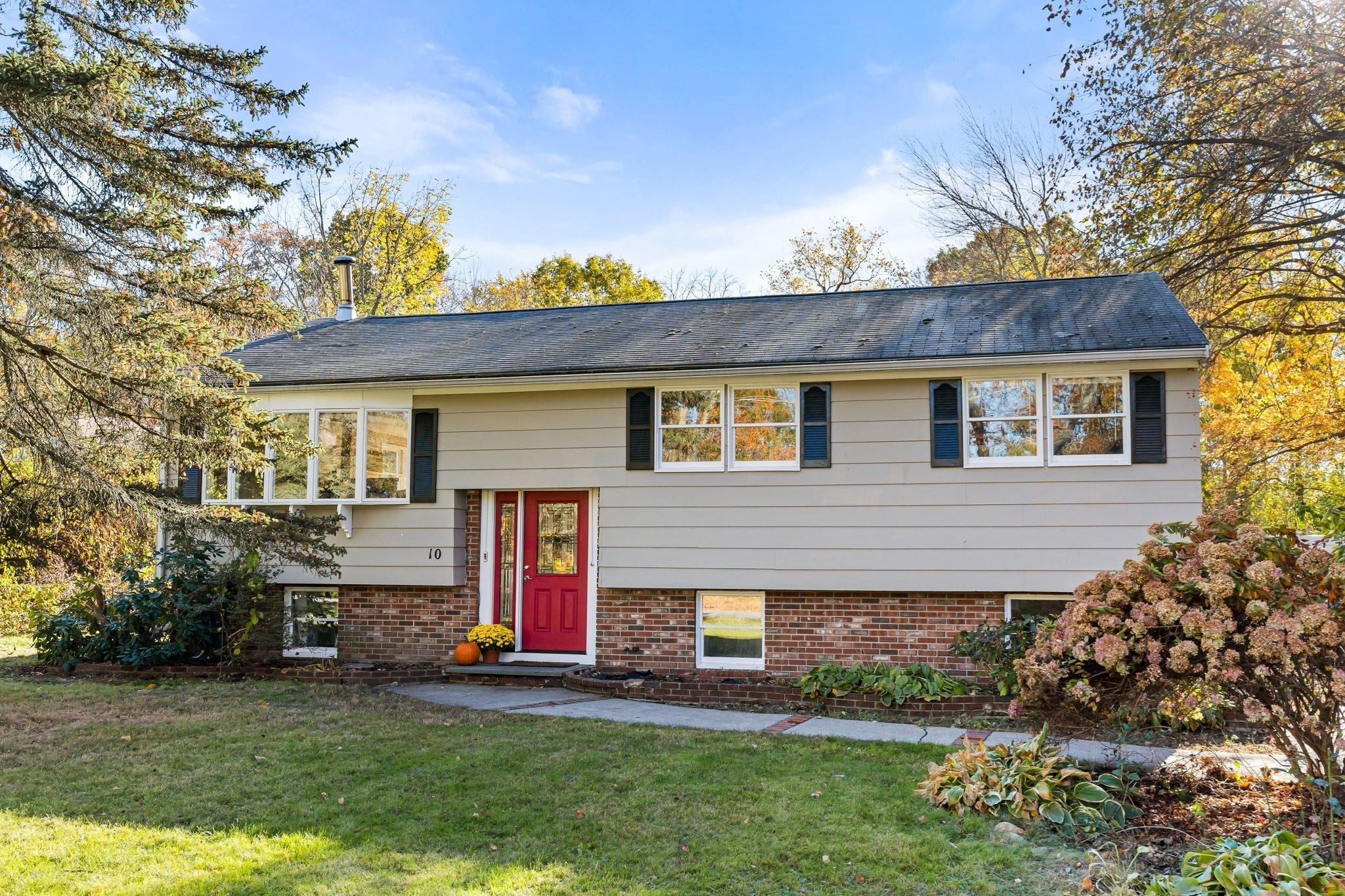 10 Garden Brook Rd