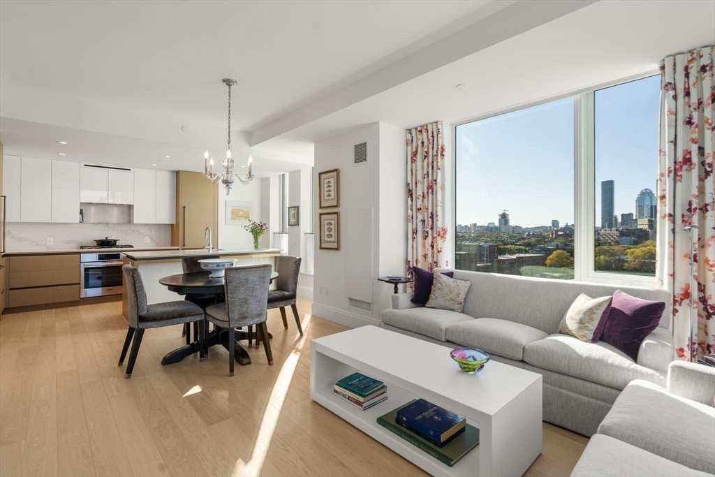 380 Harrison Ave 1118