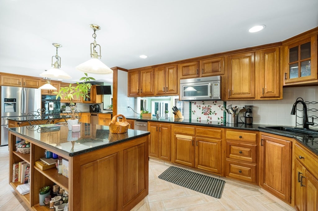 2 Horseshoe Lane, Hamilton, MA, 2 Horseshoe Lane, Hamilton, MA Photo #13