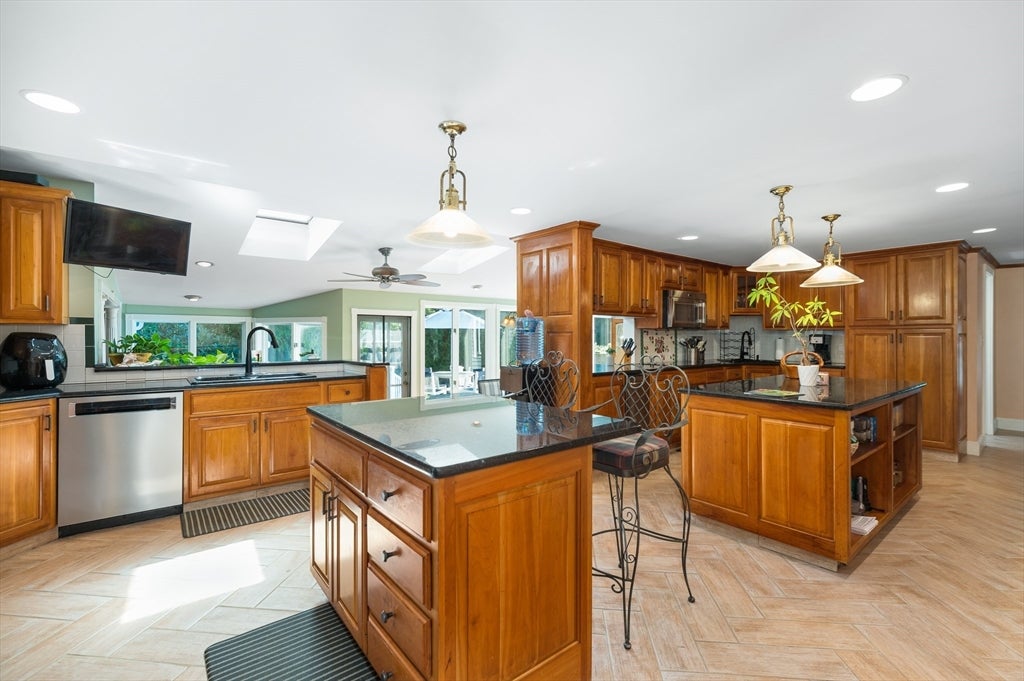 2 Horseshoe Lane, Hamilton, MA, 2 Horseshoe Lane, Hamilton, MA Photo #12
