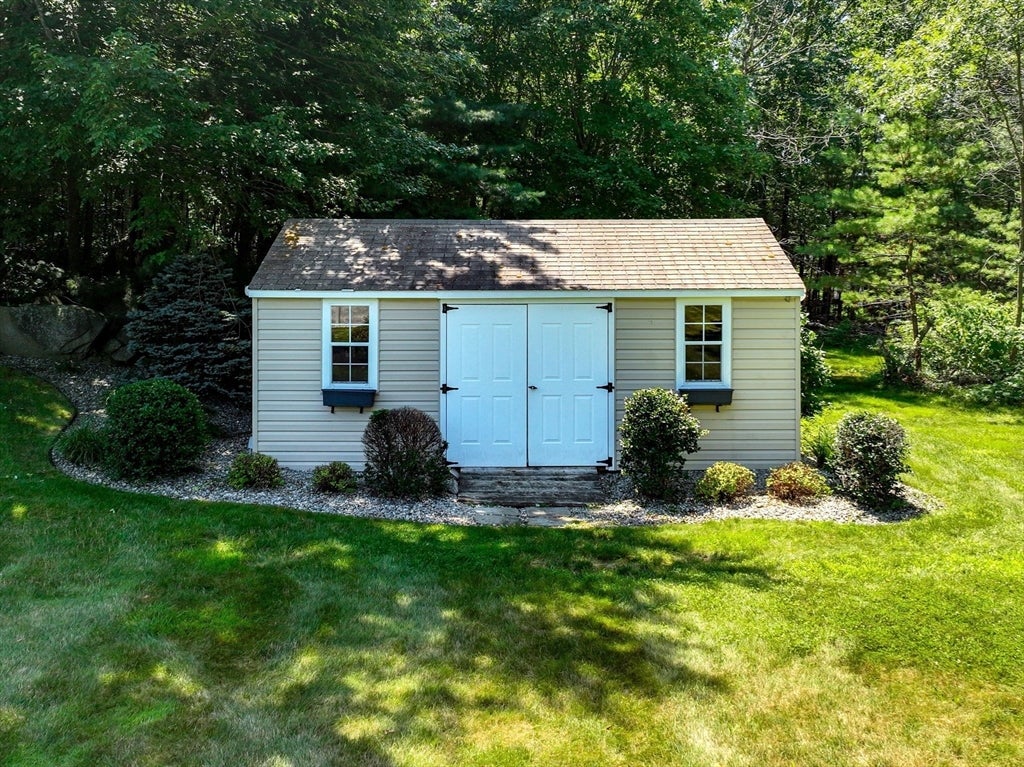 185 Clearwater Cir, Ludlow, MA Photo #33