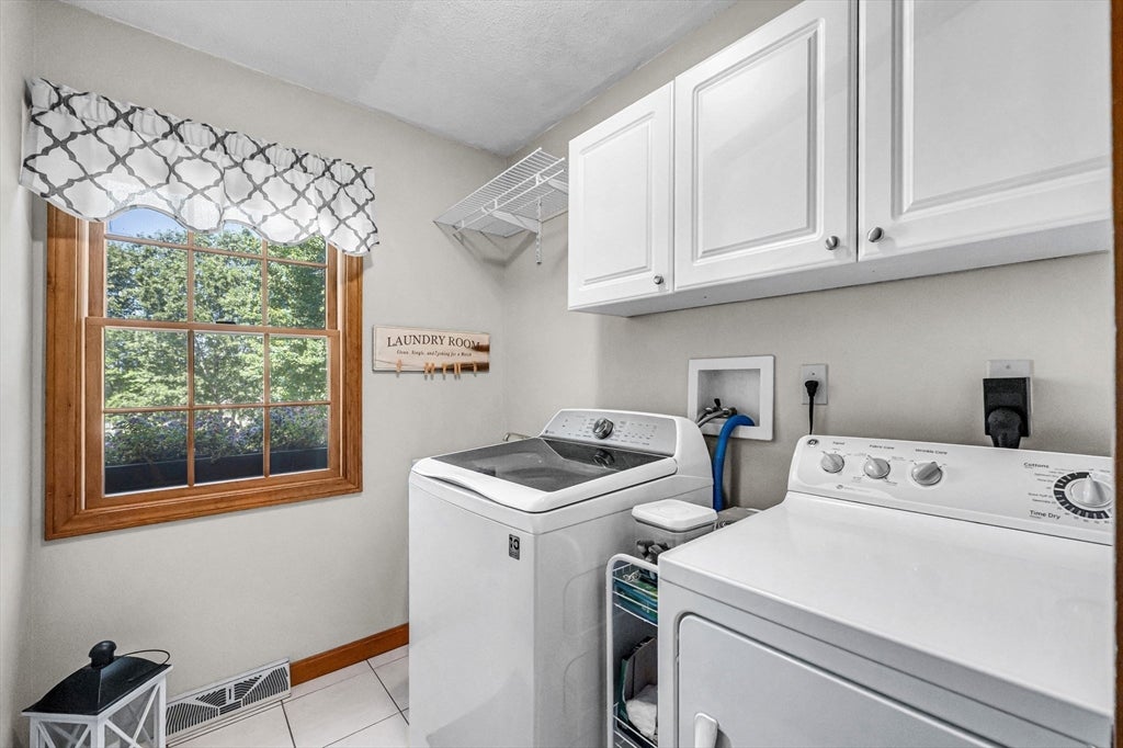 185 Clearwater Cir, Ludlow, MA Photo #20