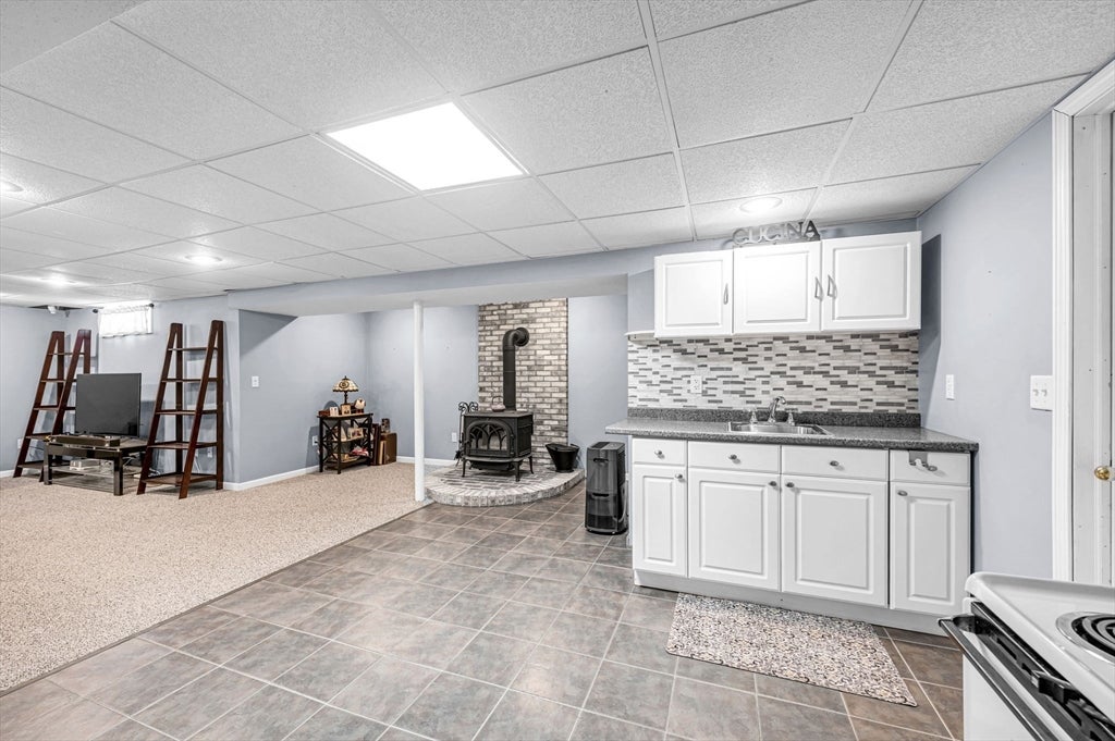 185 Clearwater Cir, Ludlow, MA Photo #28