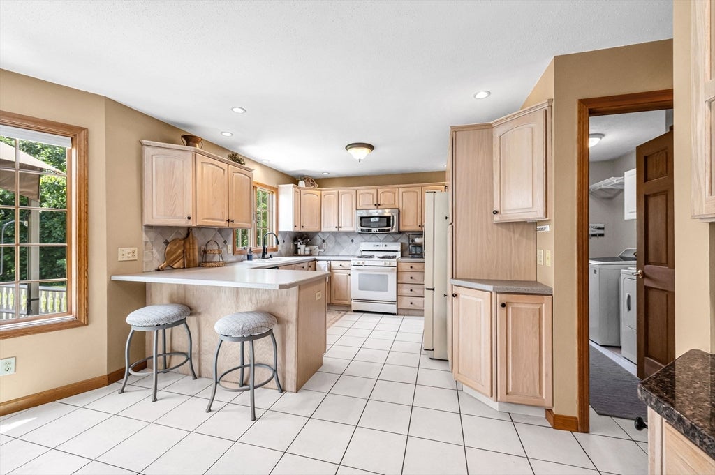 185 Clearwater Cir, Ludlow, MA Photo #9