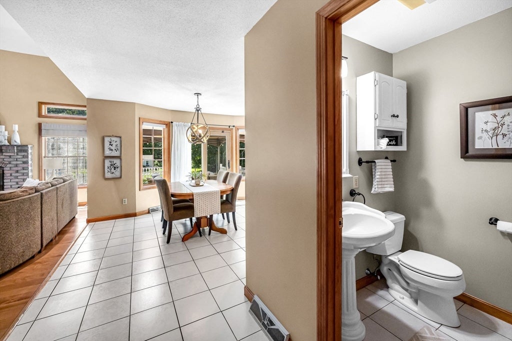 185 Clearwater Cir, Ludlow, MA Photo #16