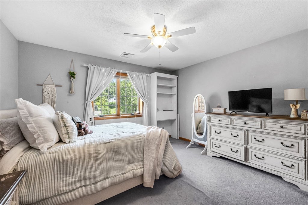 185 Clearwater Cir, Ludlow, MA Photo #21