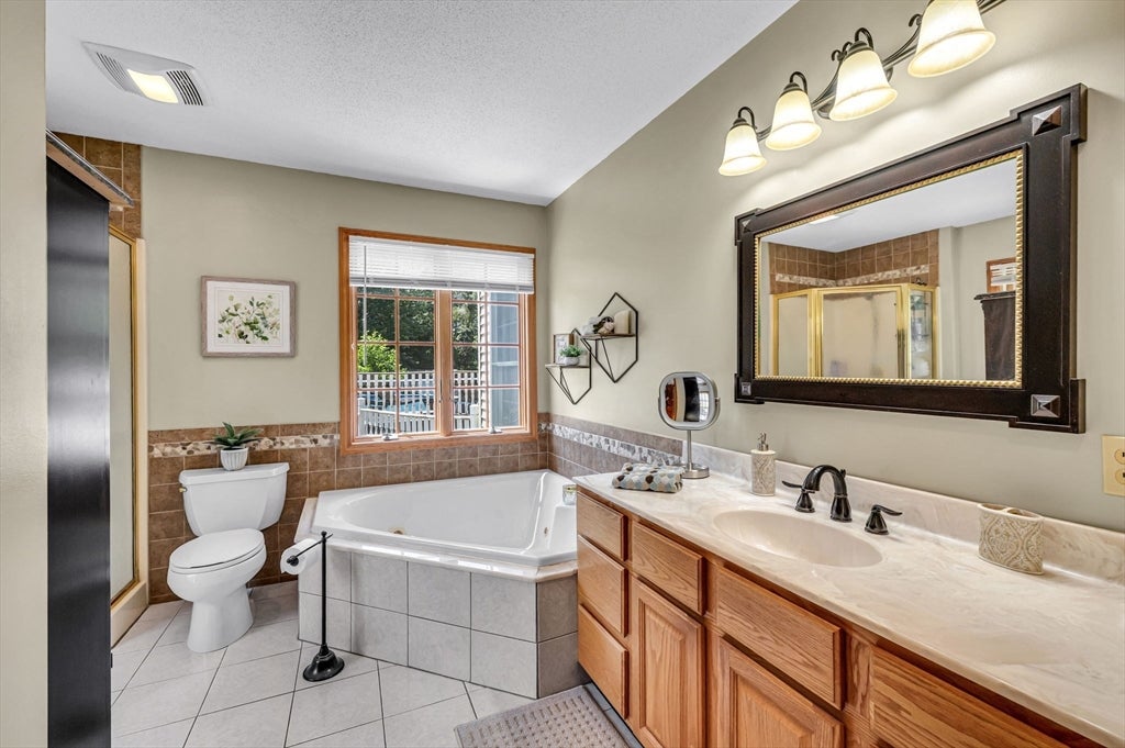 185 Clearwater Cir, Ludlow, MA Photo #19