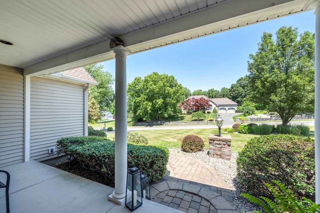 185 Clearwater Cir, Ludlow, MA Photo #38