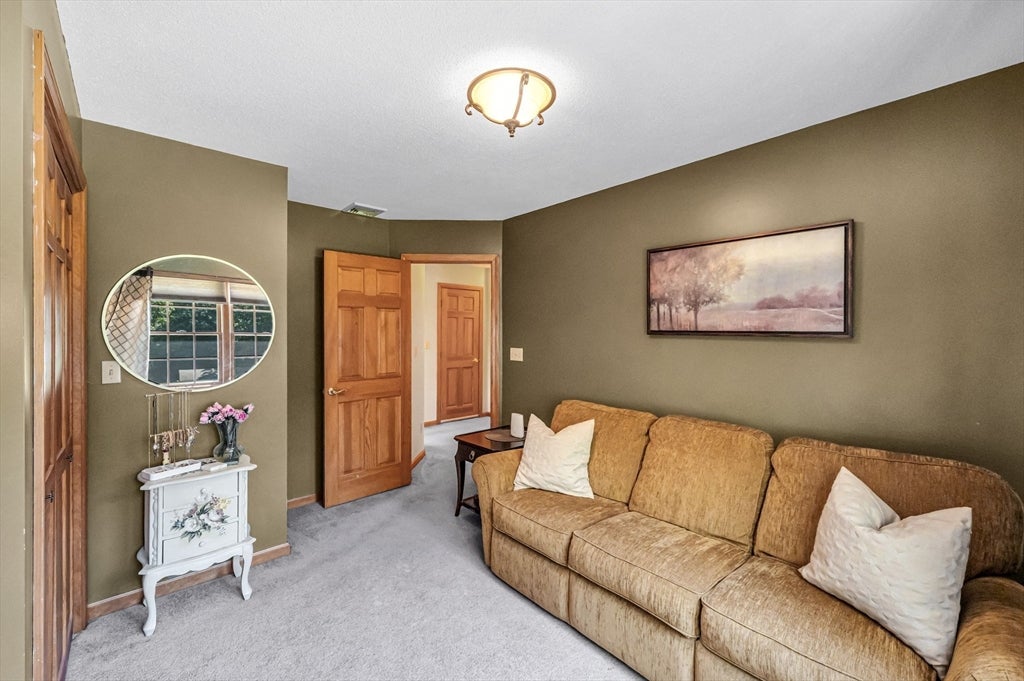 185 Clearwater Cir, Ludlow, MA Photo #24