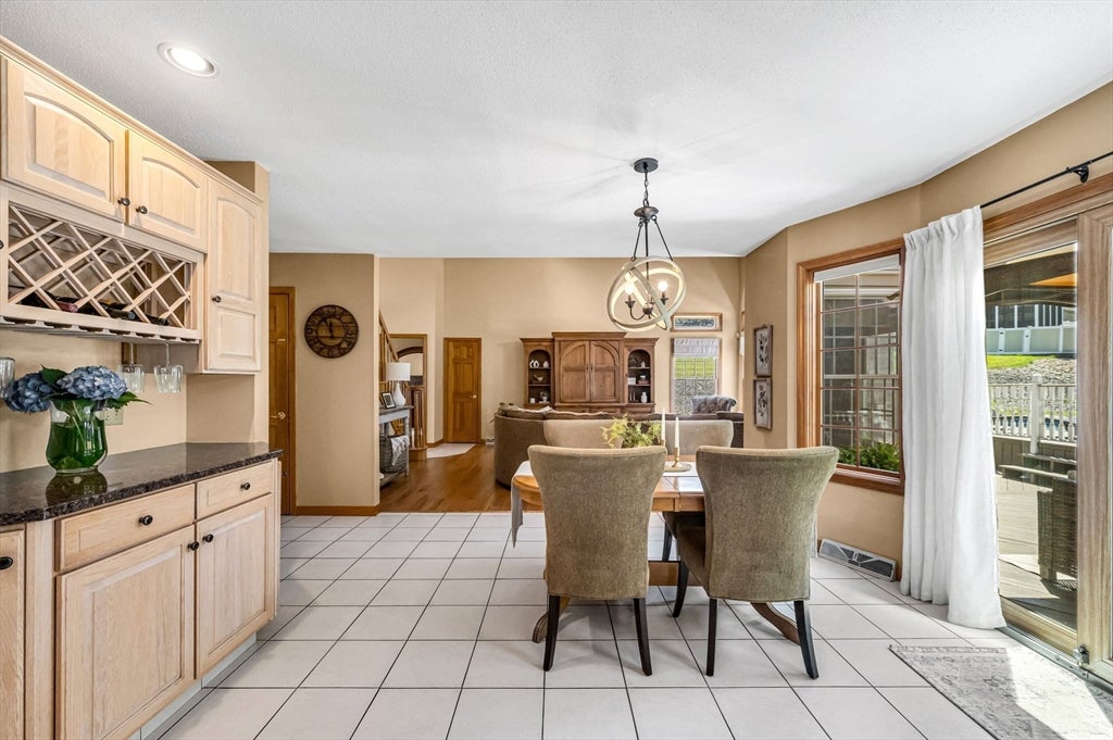 185 Clearwater Cir, Ludlow, MA Photo #12
