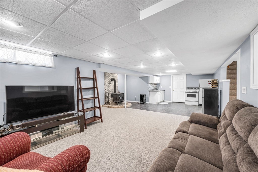 185 Clearwater Cir, Ludlow, MA Photo #30