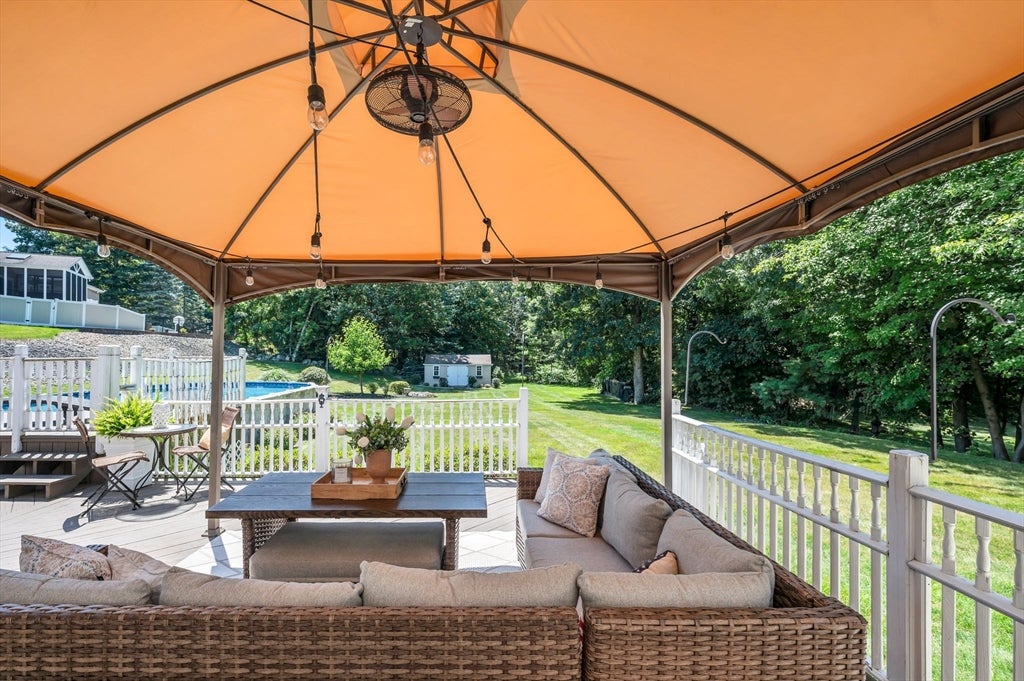 185 Clearwater Cir, Ludlow, MA Photo #37
