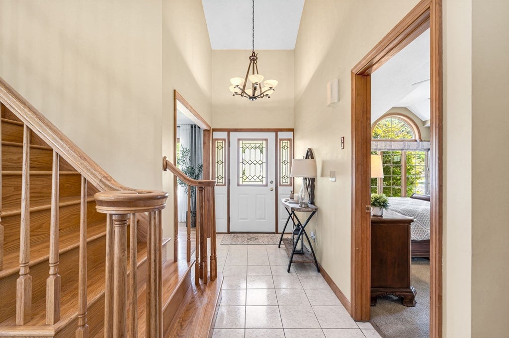 185 Clearwater Cir, Ludlow, MA Photo #4