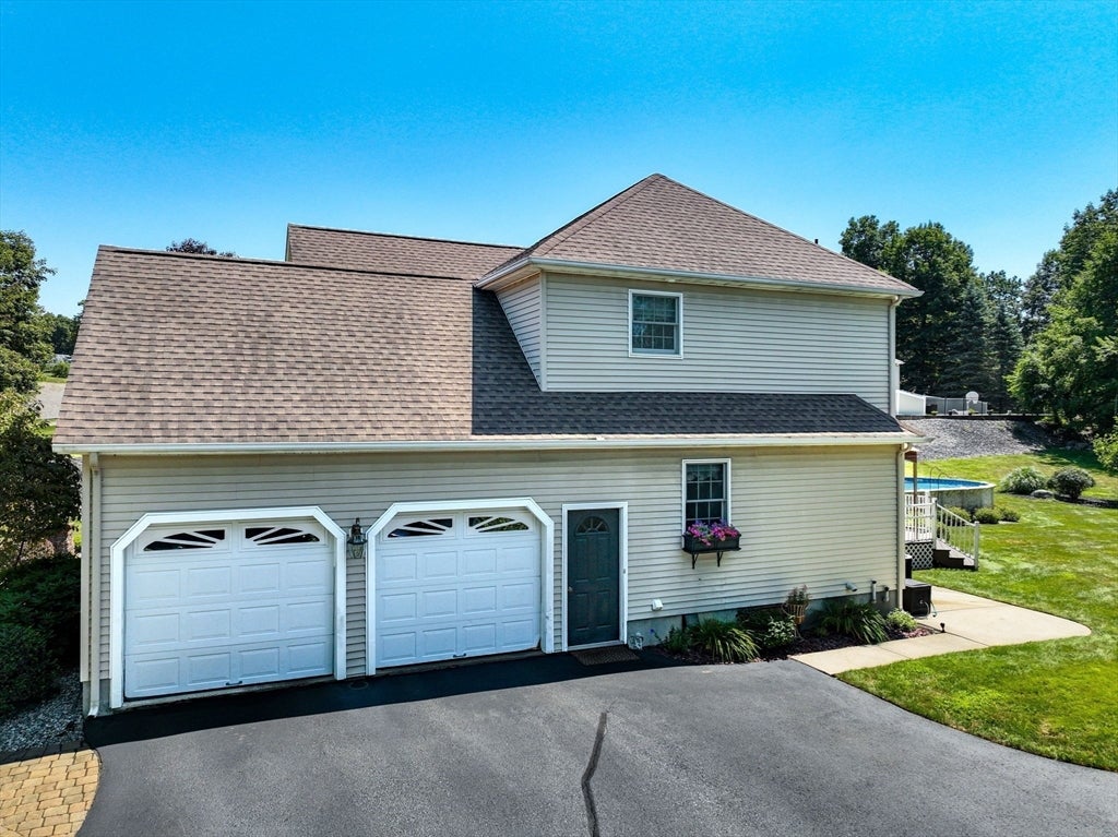 185 Clearwater Cir, Ludlow, MA Photo #34