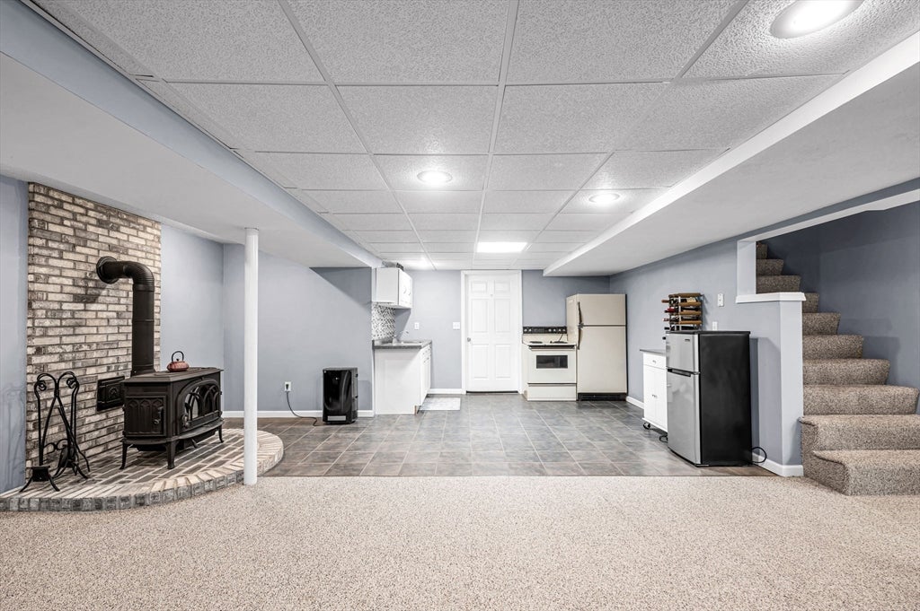 185 Clearwater Cir, Ludlow, MA Photo #26