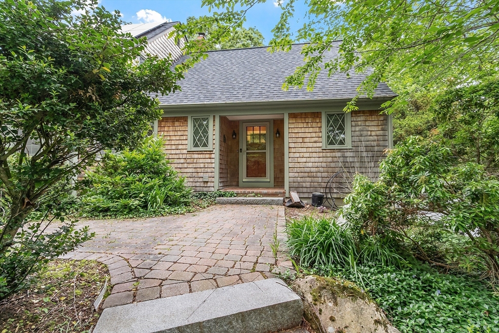 56 Chapin St