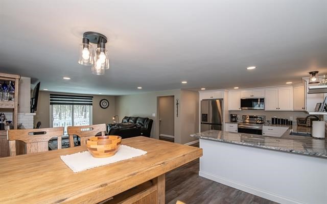 Kingston, New Hampshire 03848, United States, 3 Bedrooms Bedrooms, ,2 BathroomsBathrooms,Residential,Active,176759