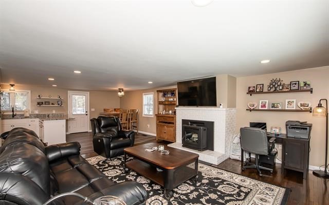 Kingston, New Hampshire 03848, United States, 3 Bedrooms Bedrooms, ,2 BathroomsBathrooms,Residential,Active,176759