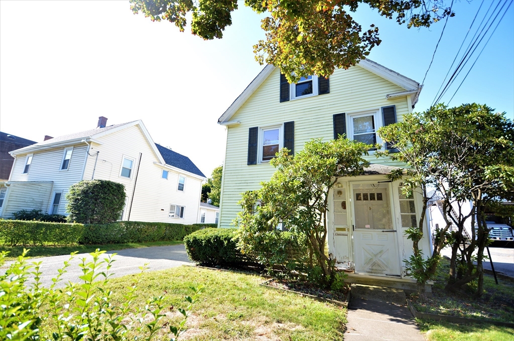 334 River St