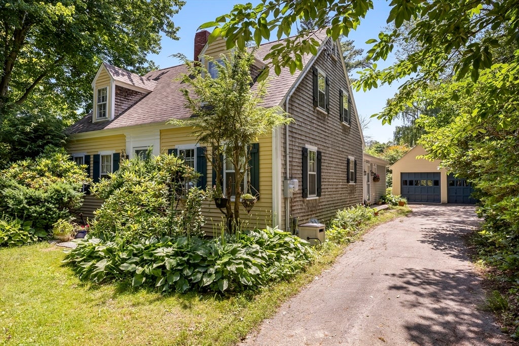 Photo of 12 Rolfes Ln, Newbury, MA