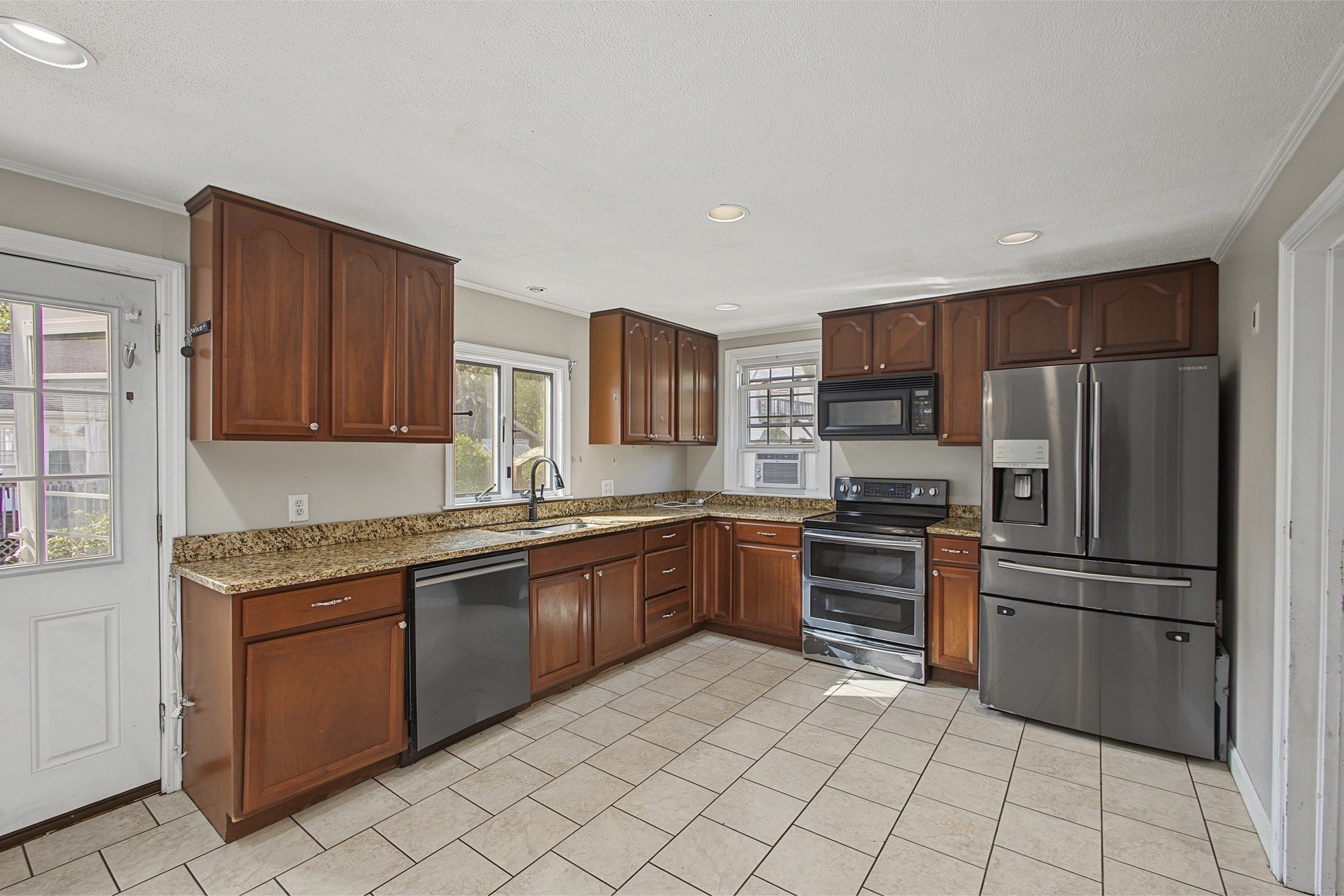 24 Foley St, Attleboro, MA, 24 Foley St, Attleboro, MA Photo #4