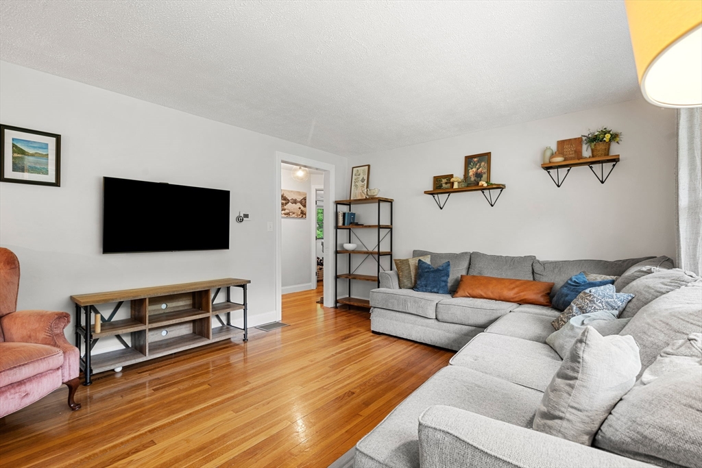 80 Ennis Rd