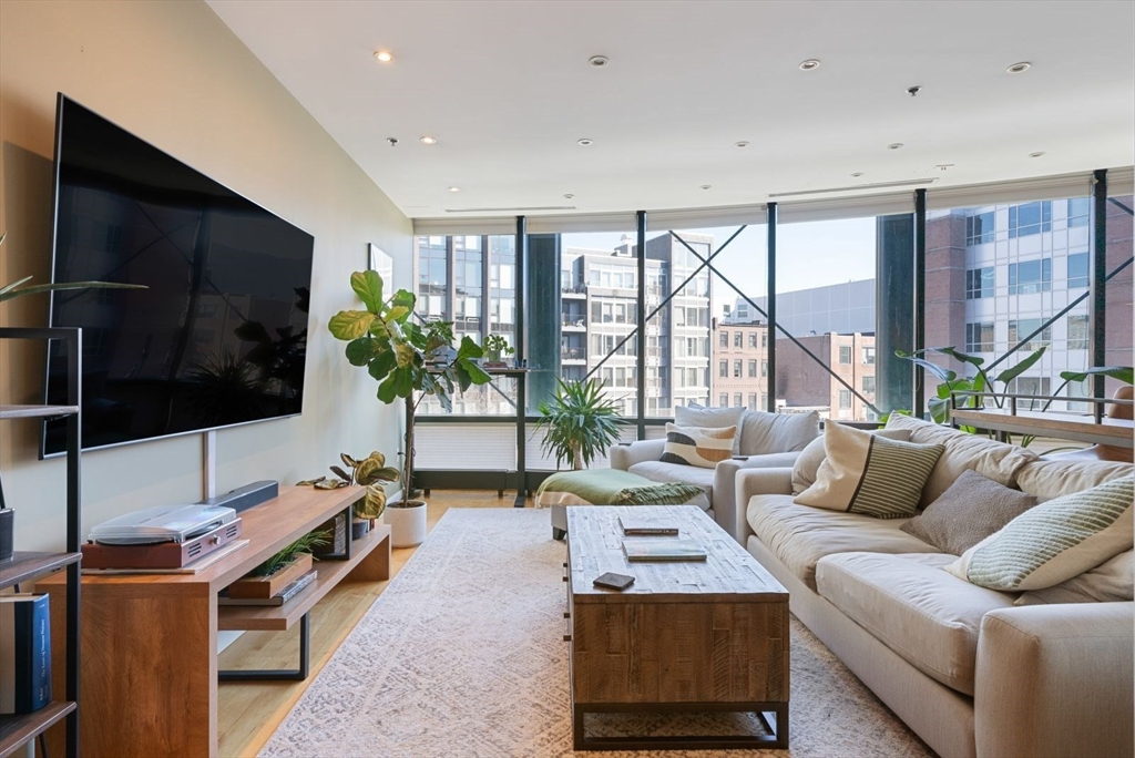9 W Broadway 423