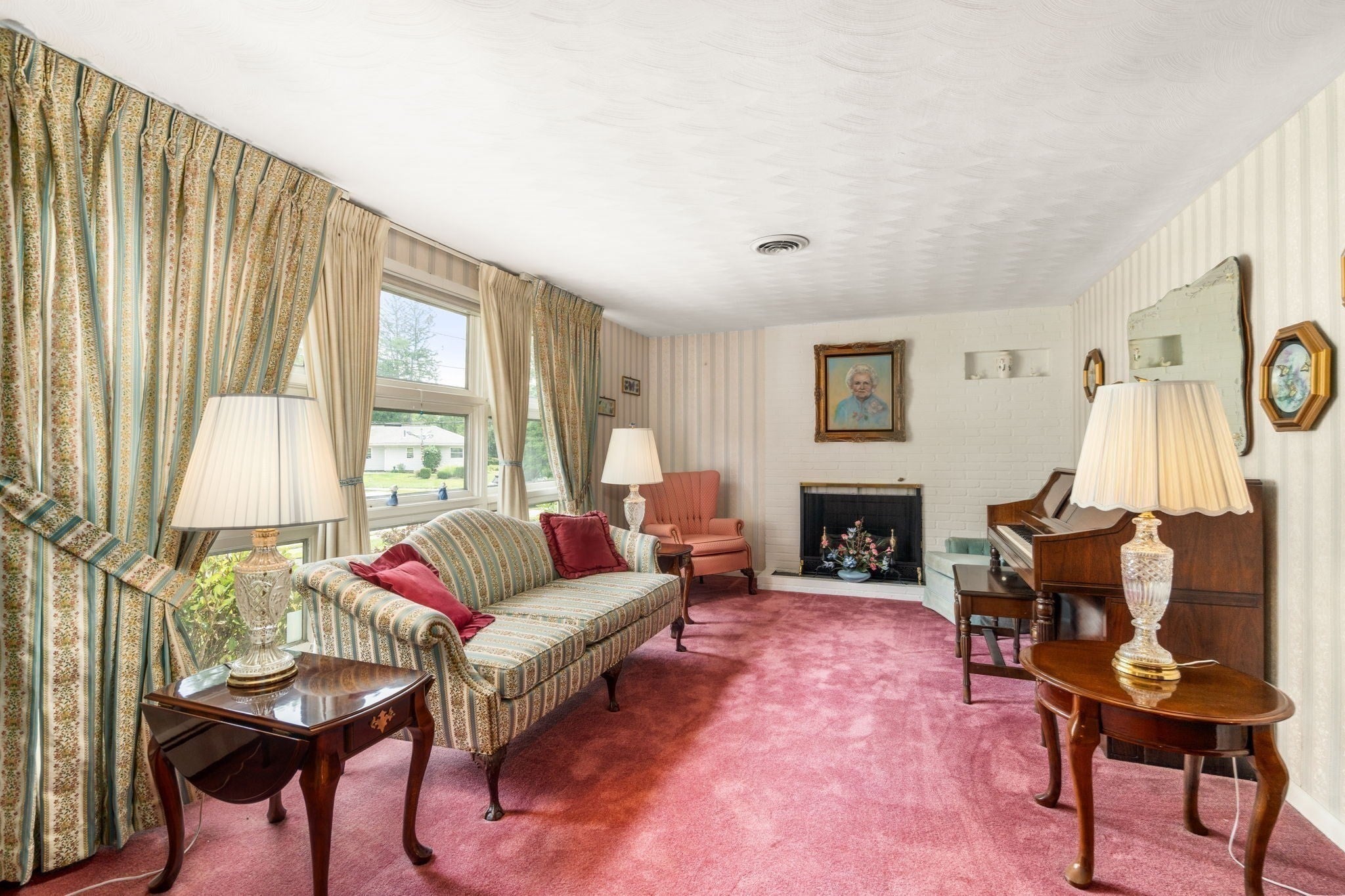 31 Brookdale Road, Natick, MA Photo #4