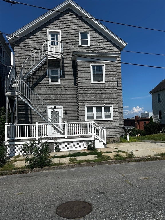 Photo of 404 Bradford Ave, Fall River, MA