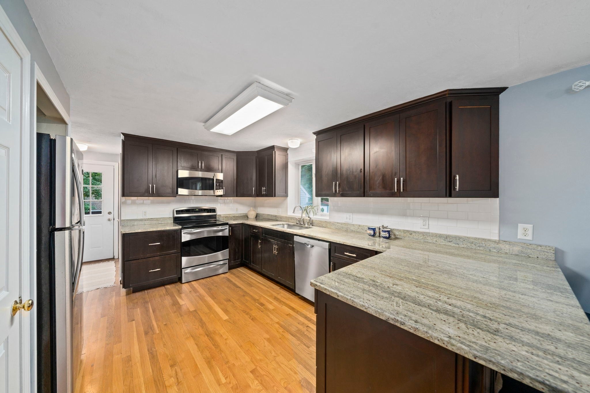 Photo 3 Photo 3