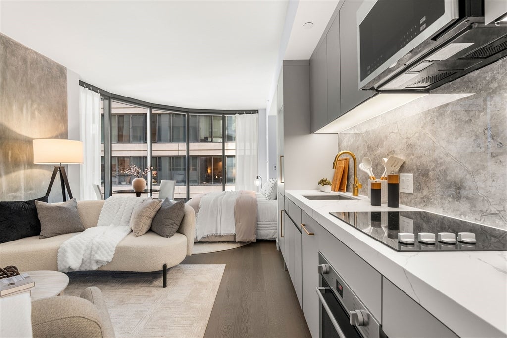 55 Lagrange St 1201