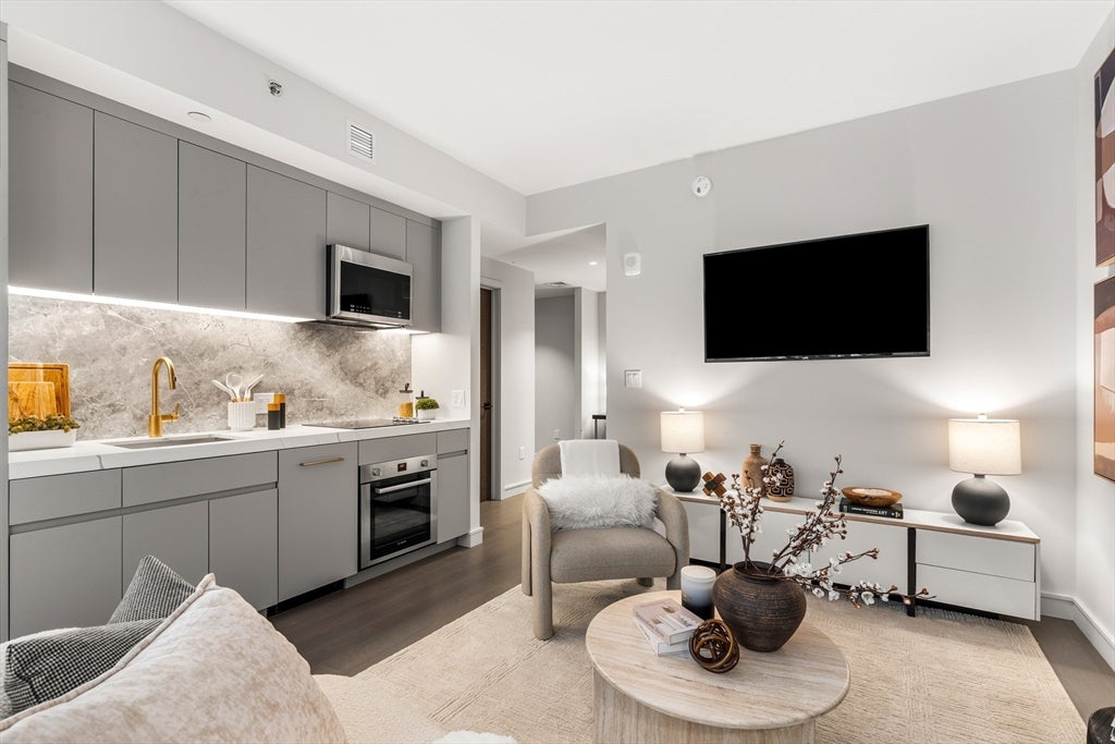 55 Lagrange St 1201