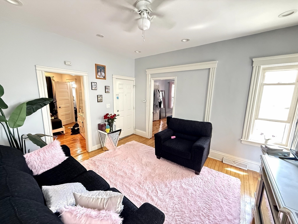 87 W Boylston St