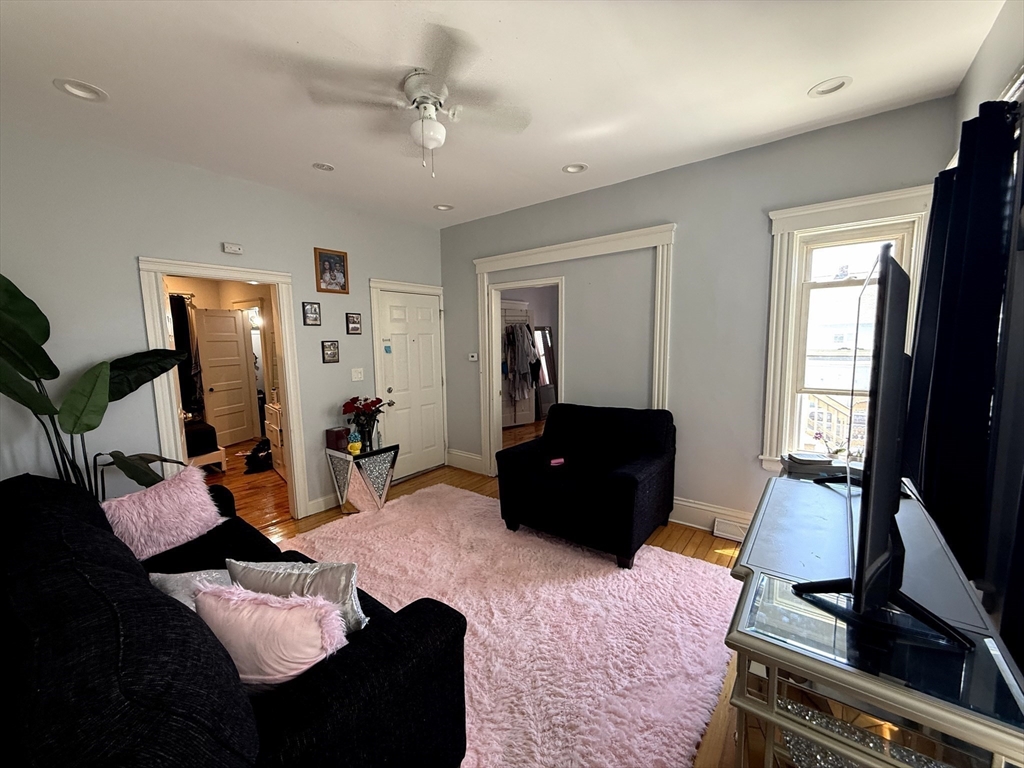 87 W Boylston St