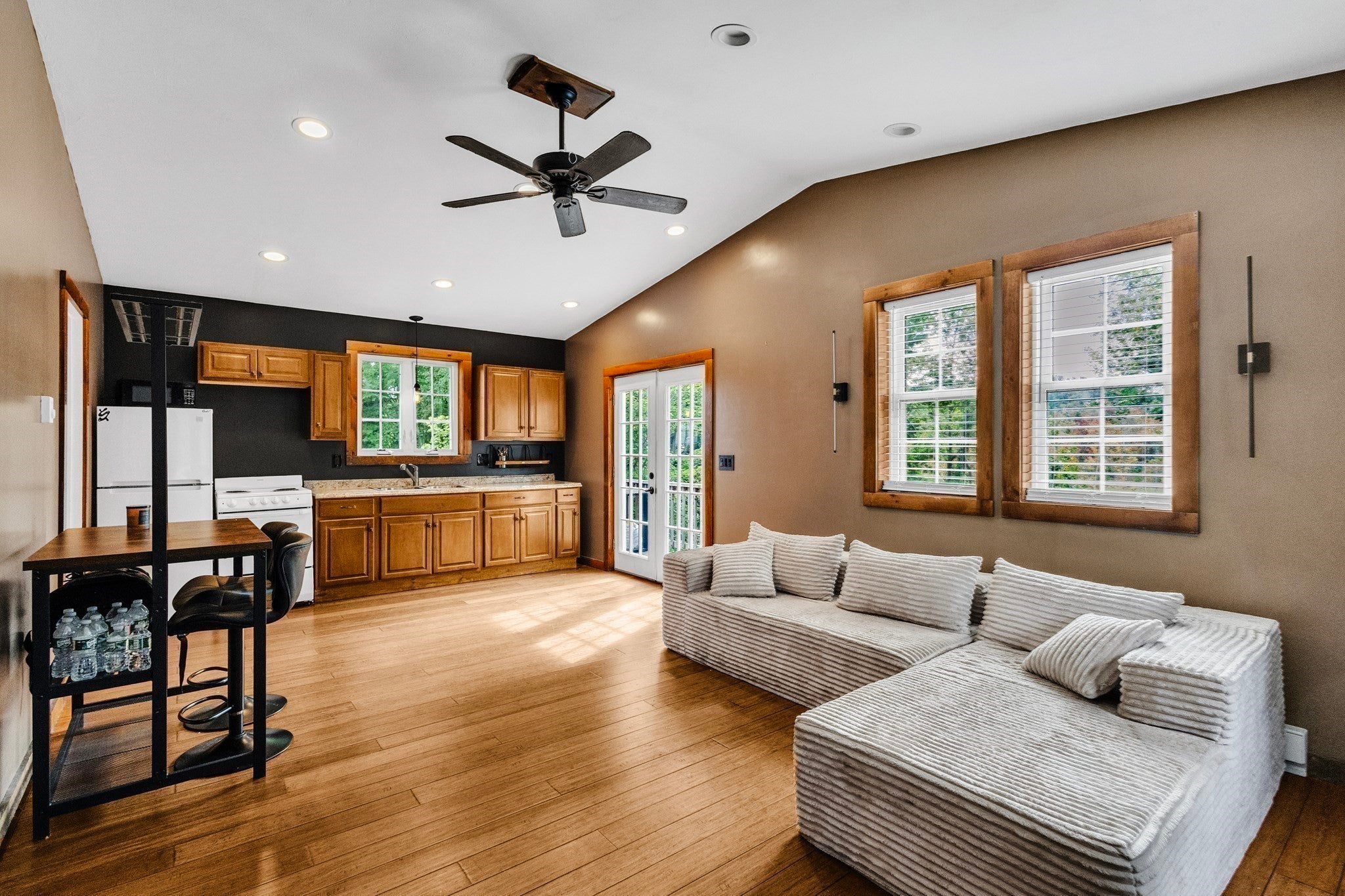 6-6A Pitcairn Ave, Leicester, MA, 6-6A Pitcairn Ave, Leicester, MA Photo #7