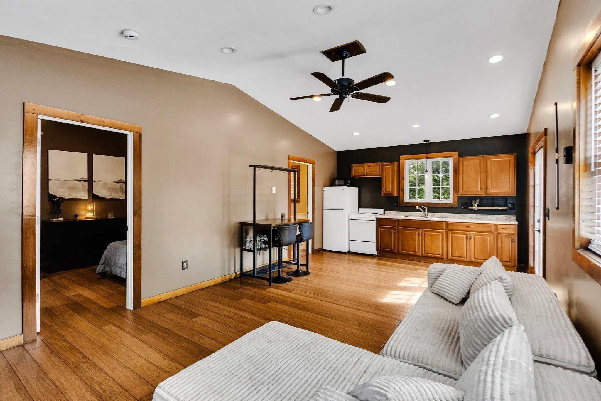 6-6A Pitcairn Ave, Leicester, MA, 6-6A Pitcairn Ave, Leicester, MA Photo #6