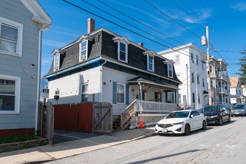 206-208 Willow St Lawrence MA 01841